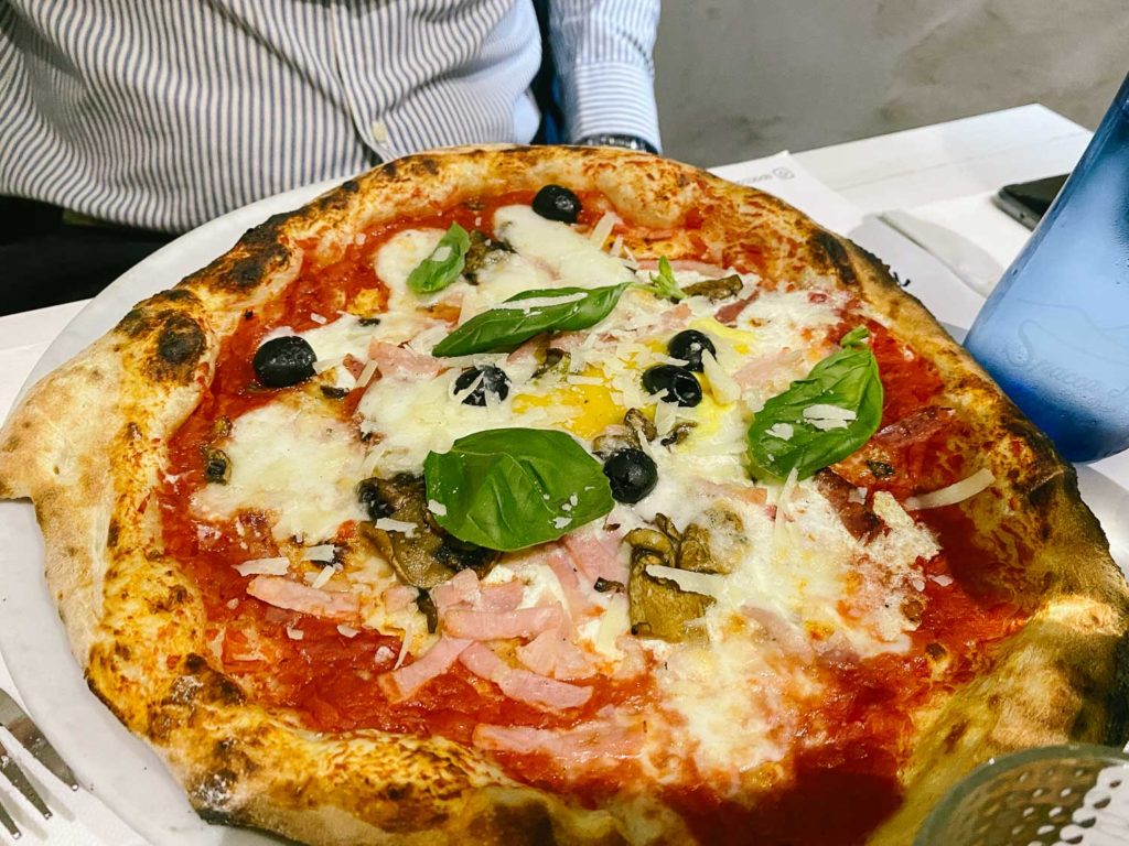 spacca-napoli-abastos-valencia-el-tipo-que-nunca-cena-en-casa-011