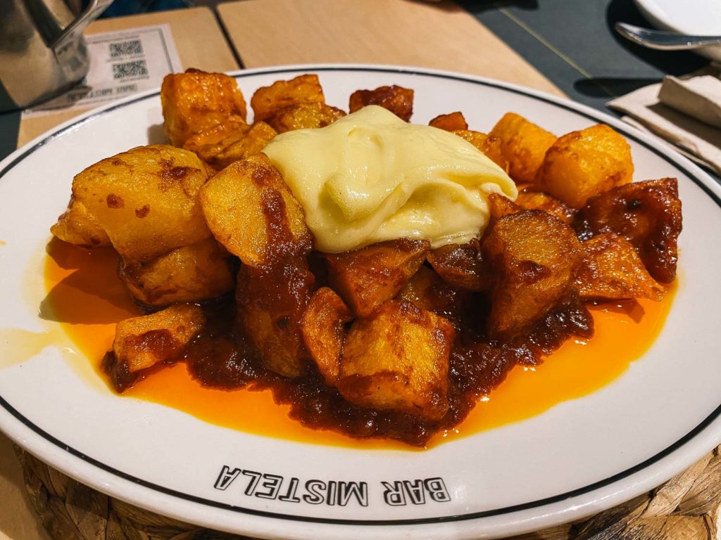 bar-mistela-el-tipo-que-nunca-cena-en-casa-bravas