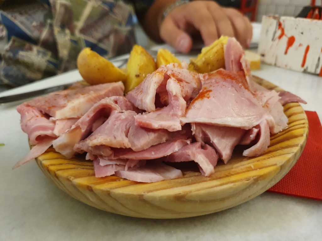 la-peseta-lacon-el-tipo-que-nunca-cena-en-casa