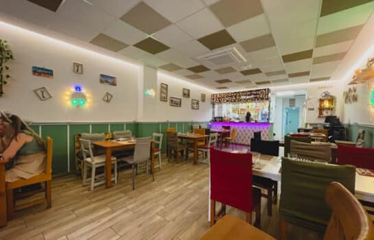 el interior del restaurante harinella