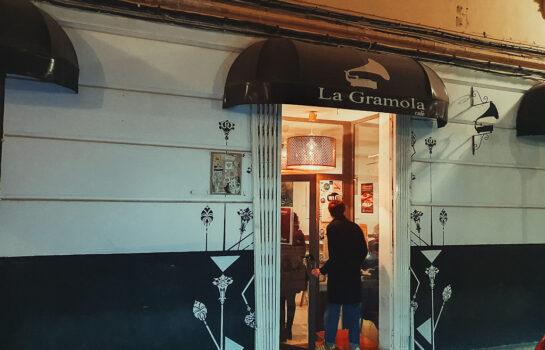 la-gramola-el-tipo-que-nunca-cena-en-casa-15