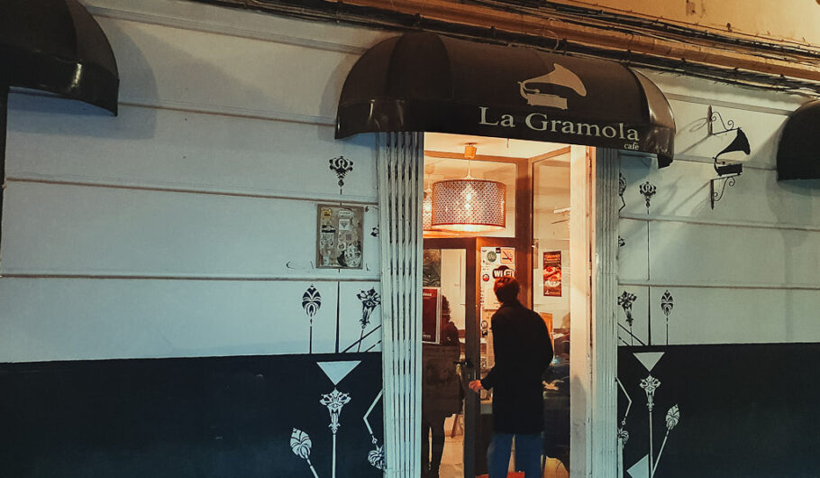 la-gramola-el-tipo-que-nunca-cena-en-casa-15