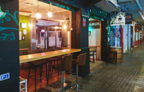 la-malaquita-el-tipo-que-nunca-cena-en-casa-exterior-06