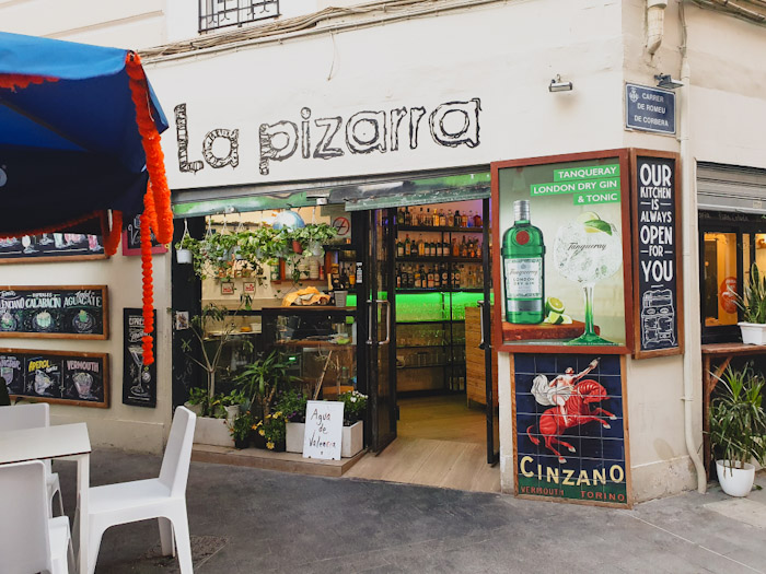 entrada del restaurante la pizarra