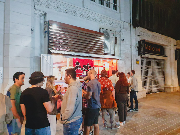 La cola en Natsu Ramen