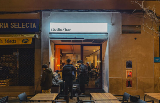 Studio Bar exterior noche