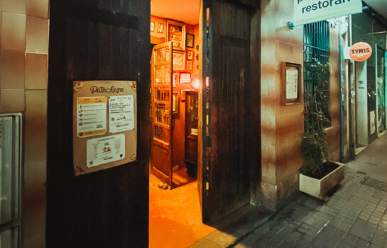 pata-negra-restoran-el-tipo-que-nunca-cena-en-casa-01